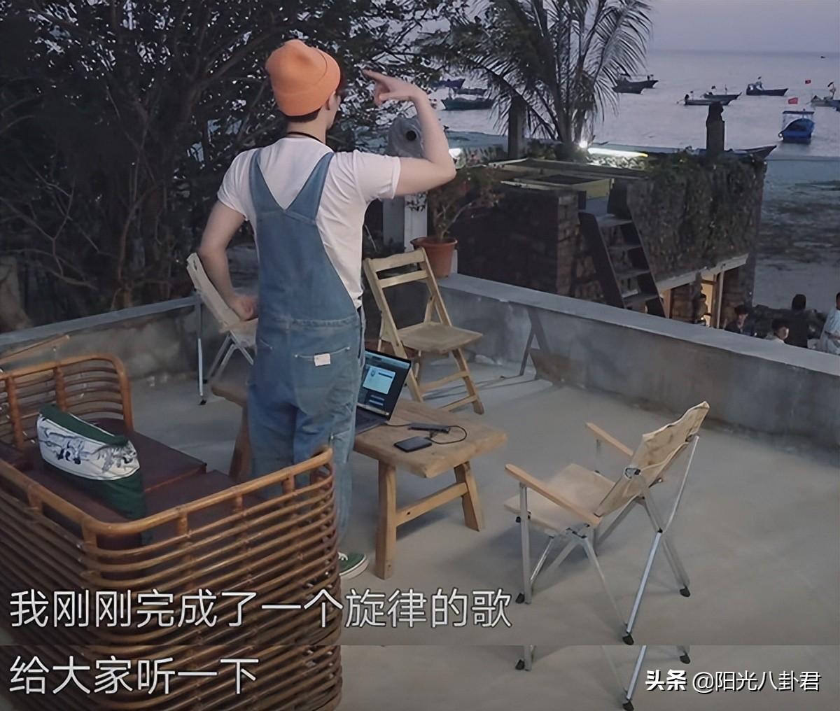 等了两季，黄磊首次点评张艺兴音乐水平，短短一句话何炅点头认同