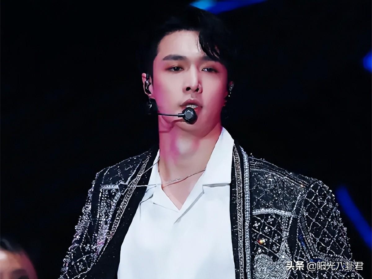 等了两季，黄磊首次点评张艺兴音乐水平，短短一句话何炅点头认同