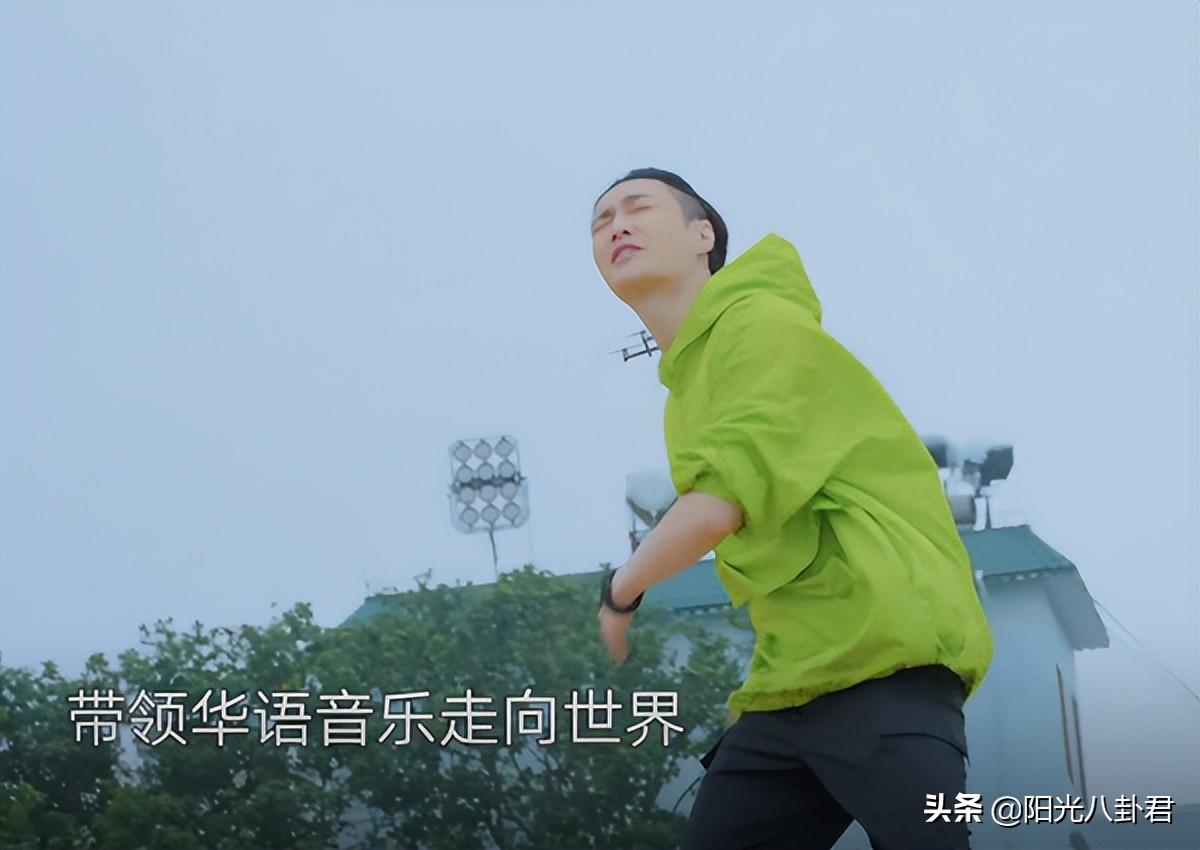 等了两季，黄磊首次点评张艺兴音乐水平，短短一句话何炅点头认同