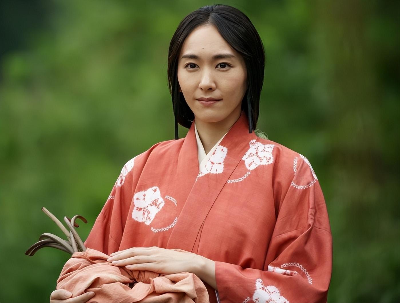 新垣结衣是谁(新垣结衣近照曝光,婚后状态大变,粉丝直言认不出)