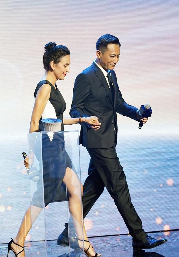 刘烨的老婆是谁(刘烨和妻子安娜同台大秀恩爱,越来越有夫妻相了)