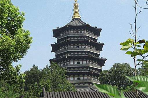 雷峰塔是谁修建的?和白蛇有关系吗? 雷峰塔是谁修建的?和白蛇有关系吗?