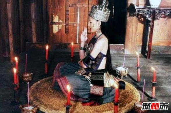 湘西邪事落花洞女,被洞神偷魂疯痴至死(想嫁给神)