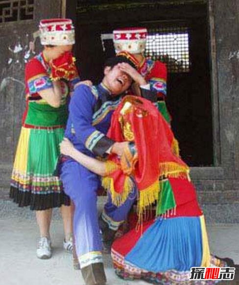 湘西邪事落花洞女,被洞神偷魂疯痴至死(想嫁给神)