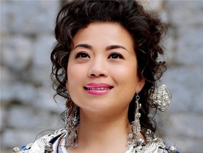 ​55岁不婚无子女的春晚歌唱家张也，与“男闺蜜”吕继宏让人羡慕