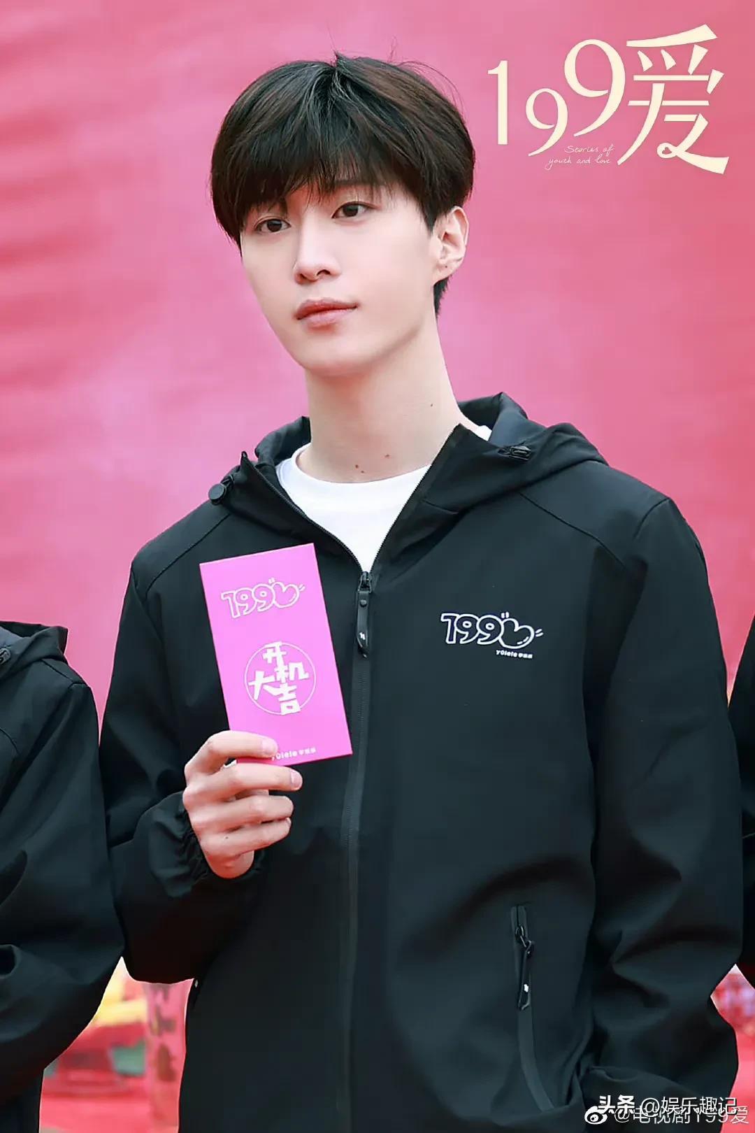 众星情人节情侣海报大全,胡先煦张子枫最意外,杨紫范丞丞最甜!