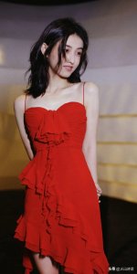 ​张子枫北漂17年，少女初长成，不再是别人眼中的小孩