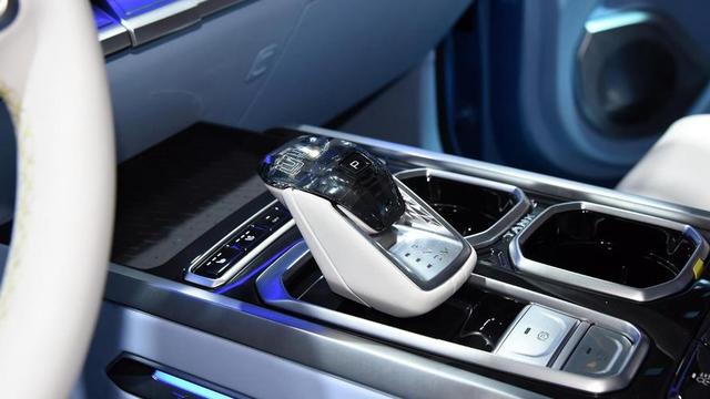 预售30万!全新机甲战车坦克400亮相,或将配3.0T+9AT+5座布局-