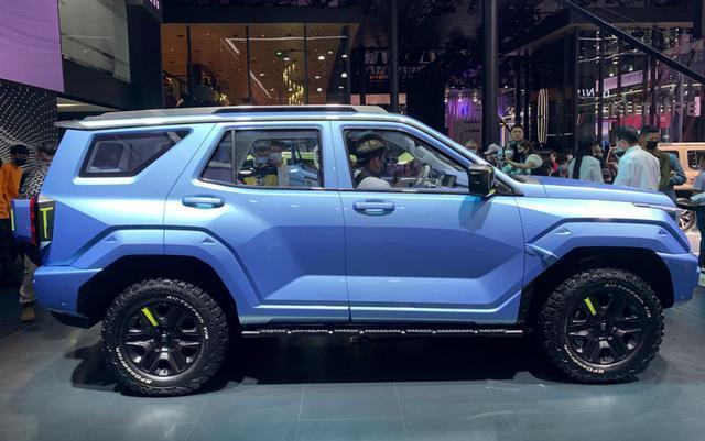 预售30万!全新机甲战车坦克400亮相,或将配3.0T+9AT+5座布局-