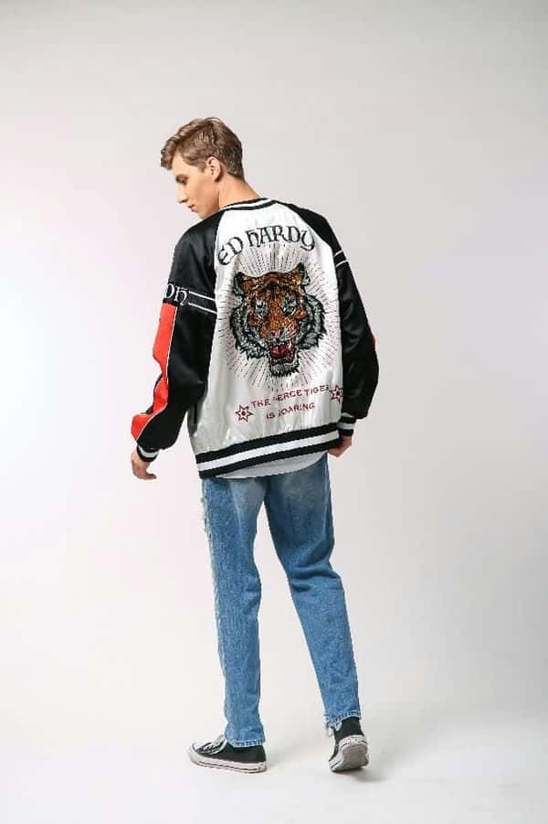 莫斯奇诺是轻奢吗(莫斯奇诺是几线品牌)