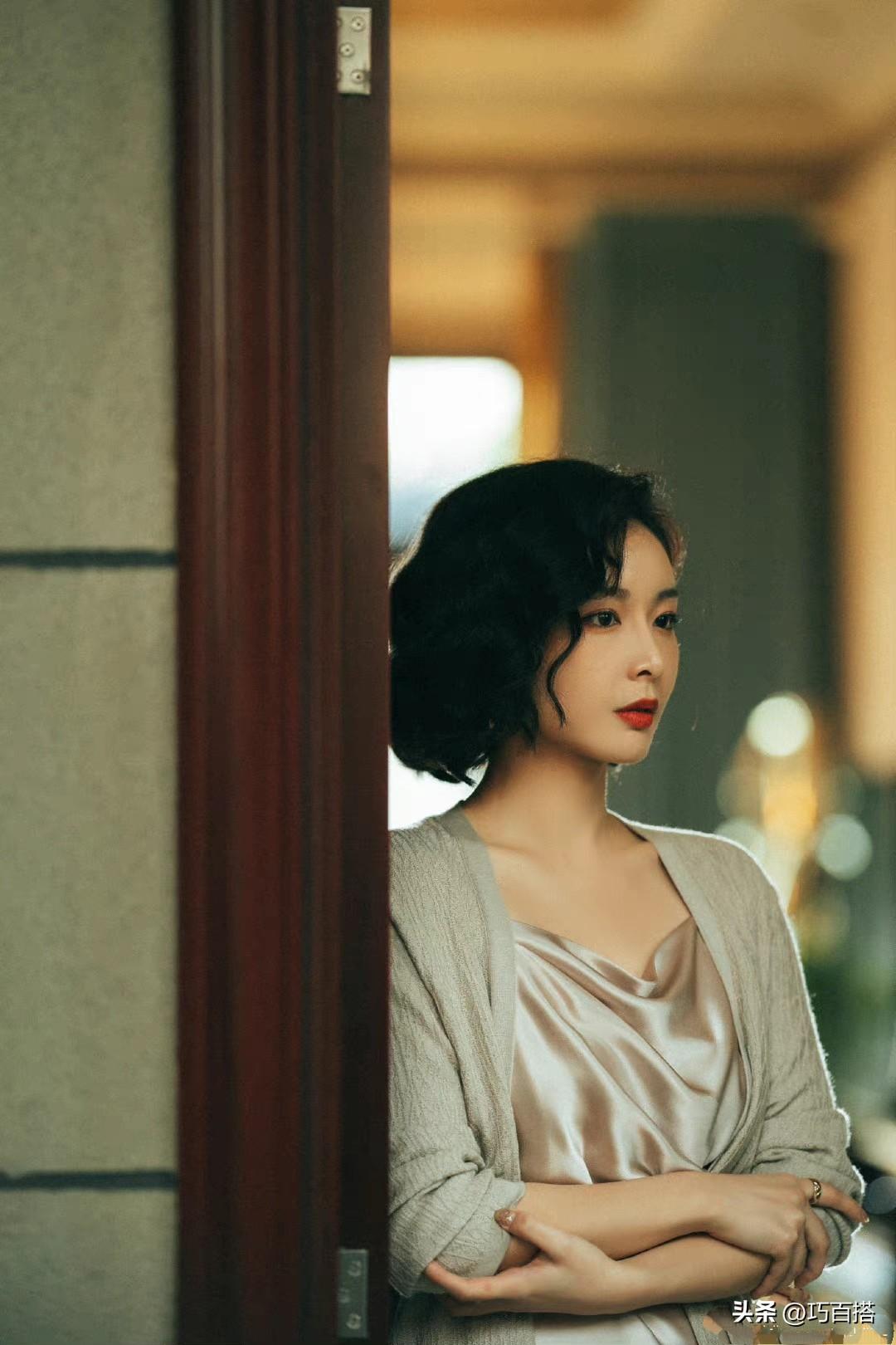 “大嫂”高叶太牛了!剧中穿搭成精致贵妇穿搭模板,每套都很高贵