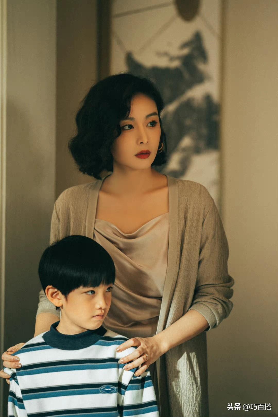 “大嫂”高叶太牛了!剧中穿搭成精致贵妇穿搭模板,每套都很高贵