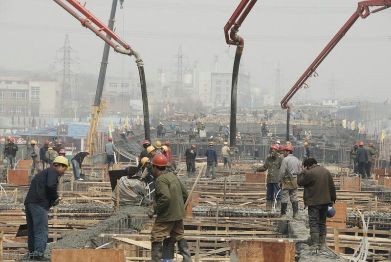 混凝土浇水养护多久一次(混凝土多久浇水养护)