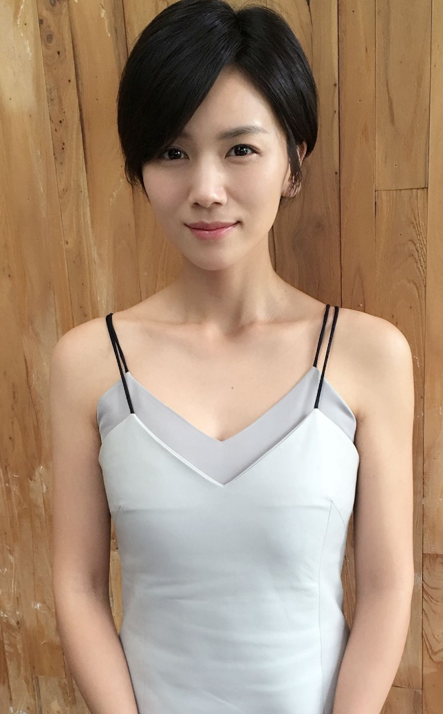 独自带女儿的单亲妈妈曹曦文表示：为孩子牺牲事业不后悔