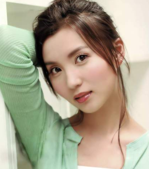 演员陈好：巅峰时嫁银行家老公，如今44岁有儿有女依旧年轻