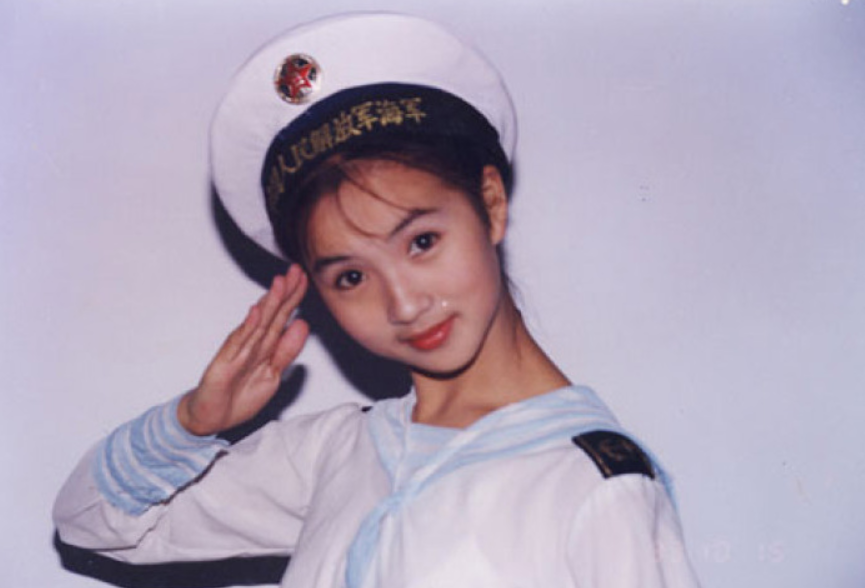 演员陈好：巅峰时嫁银行家老公，如今44岁有儿有女依旧年轻