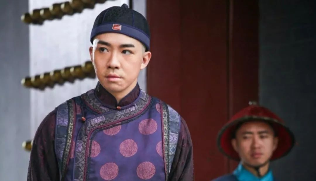 事业巅峰时被烧伤毁容的俞灏明，两年后涅槃重生，做实力派演员