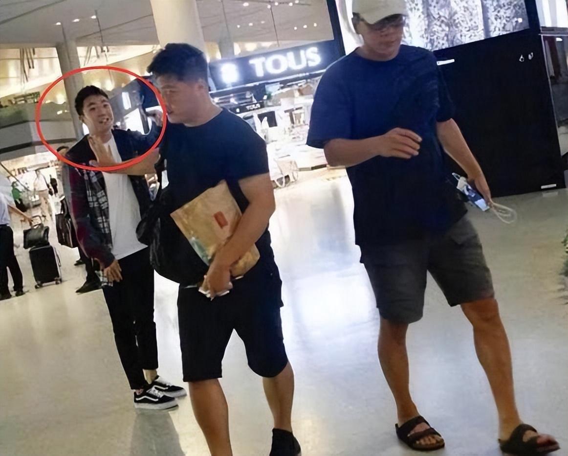 事业巅峰时被烧伤毁容的俞灏明，两年后涅槃重生，做实力派演员