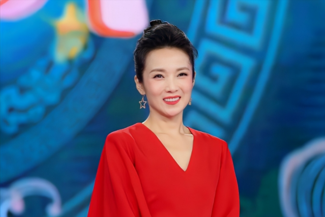1岁嫁普通丈夫的著名主持人管彤，婚后生一子，如今一家三口幸福甜蜜"