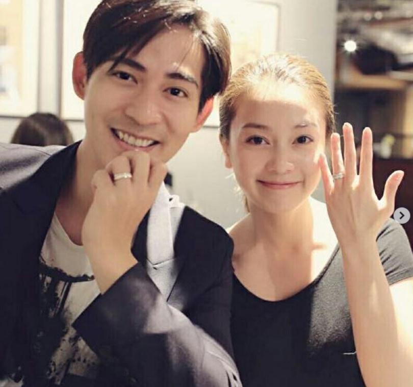 周渝民41岁生日，近照长胖了不少，和老婆一起在线秀恩爱