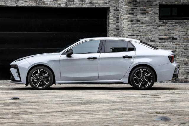 混动车攻略:从插电混动到增程式,再到油电混动,三种有什么区别-