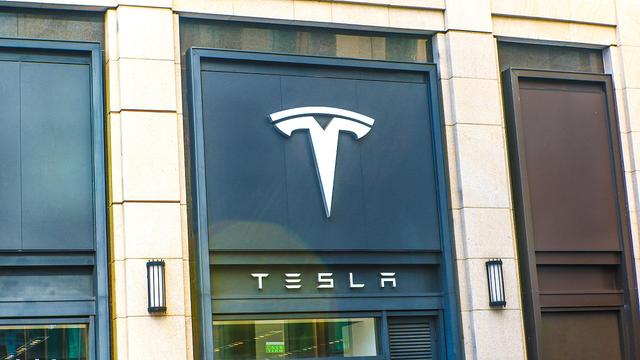 特斯拉1.2万元玩具车二手价大跳水:泡沫破灭的背后揭示了什么?-