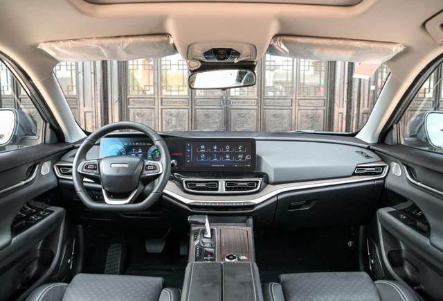 奇瑞轿跑SUV发布,预售16万起,“跑车级”颜值!内饰赛过星途-