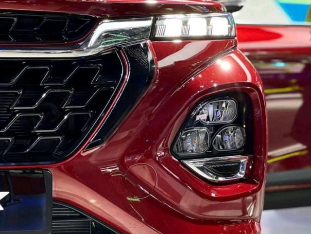 铃木新款SUV曝光,高颜值超越本田缤智,海外预售11万,犀利又帅气-