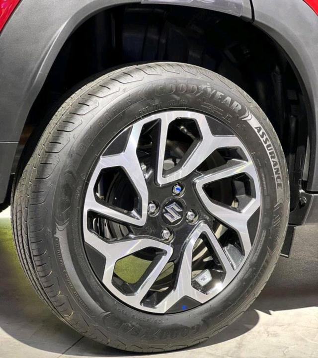 铃木新款SUV曝光,高颜值超越本田缤智,海外预售11万,犀利又帅气-