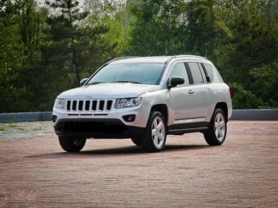 ​吉普指南者设计动感灵活，搭载智能科技体系，保车主的出行安全