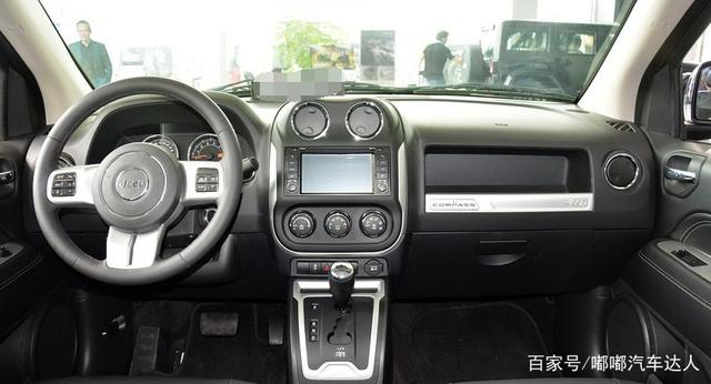 Jeep指南者外观虽然没有自由光时尚,但是风格更加精致阳刚-