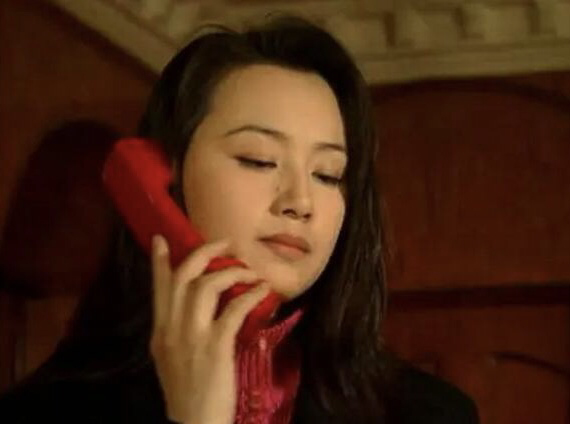 前主持一姐曹颖状态憔悴，锥子脸明显双腿似竹竿，直播养家好唏嘘