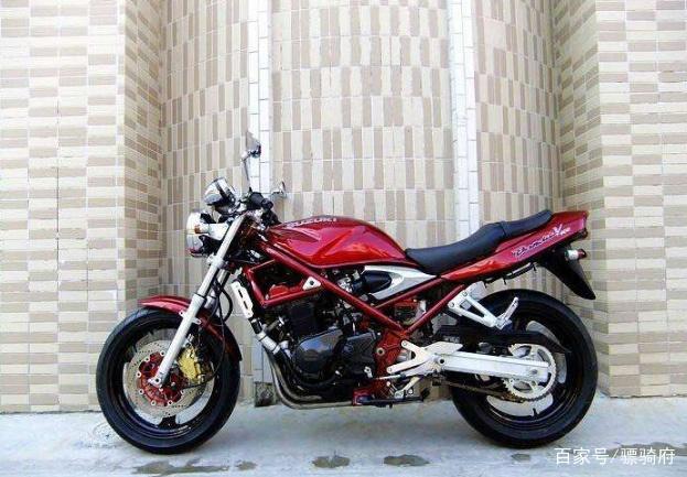 骠哥街车系列——铃木英祖玛与铃木盗匪之间有什么区别-