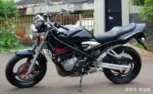 骠哥街车系列——铃木英祖玛与铃木盗匪之间有什么区别-