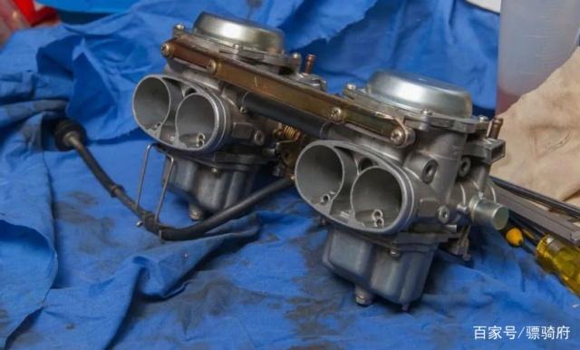 骠哥街车系列——铃木英祖玛与铃木盗匪之间有什么区别-