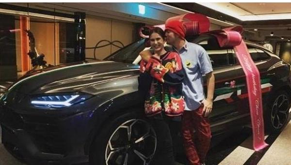 昆凌给周董送了一台SUV,虽不及他的藏车牛气,也算是地表最强-