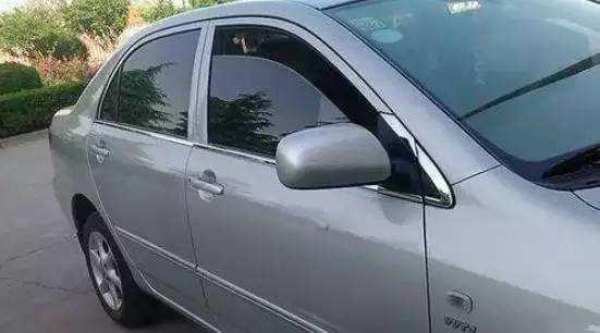 常听人说车窗留道缝,这是什么意思?老司机:方便自己和别人-