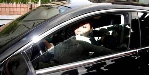 常听人说车窗留道缝,这是什么意思?老司机:方便自己和别人-