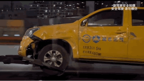 上海高架斗气车主或涉什么罪名?专家:可能构成危险驾驶罪-