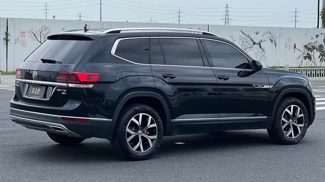 大众推出新款真七座SUV,搭2.0T爆299马力,26万起还要啥汉兰达-