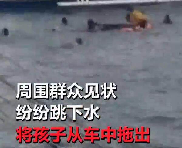 别再黑女司机了,开SUV的男司机停车忘拉手刹,差点后悔一辈子!-