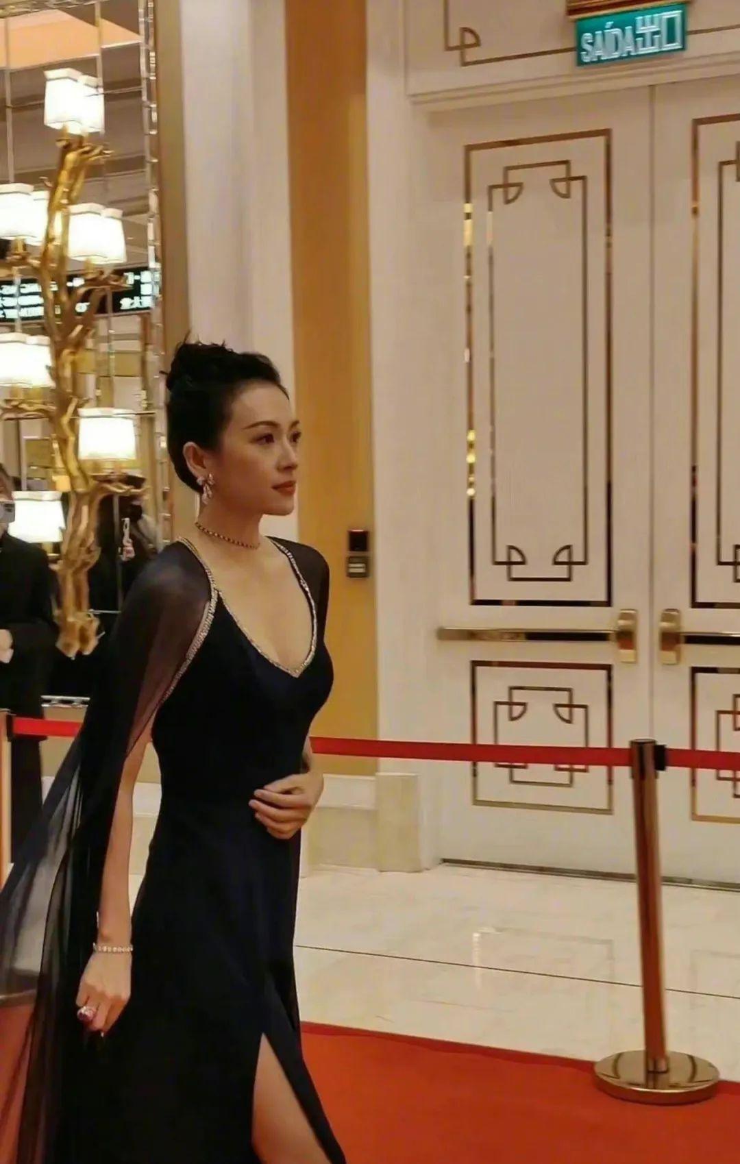 章子怡刘亦菲曾黎同场比美，没想到跟精修图差别最小的是章子怡