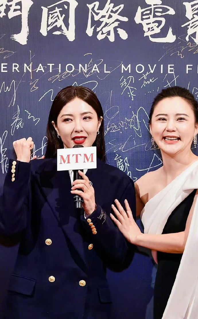 章子怡刘亦菲曾黎同场比美，没想到跟精修图差别最小的是章子怡