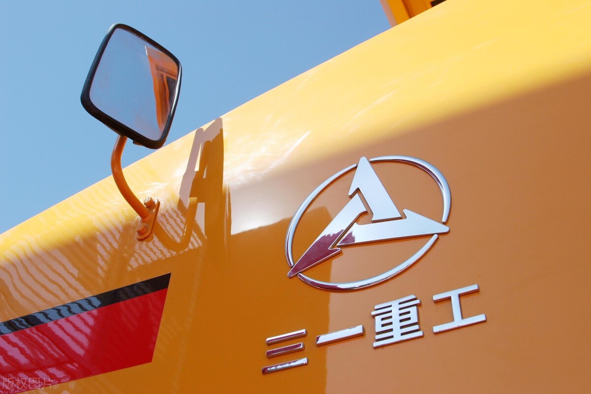 三一重工创始人梁稳根，身家曾是马化腾2倍，公司1年入账993.42亿