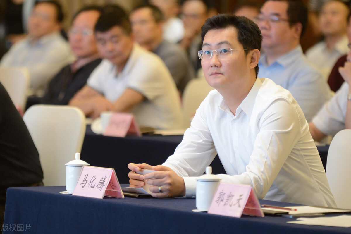 三一重工创始人梁稳根，身家曾是马化腾2倍，公司1年入账993.42亿