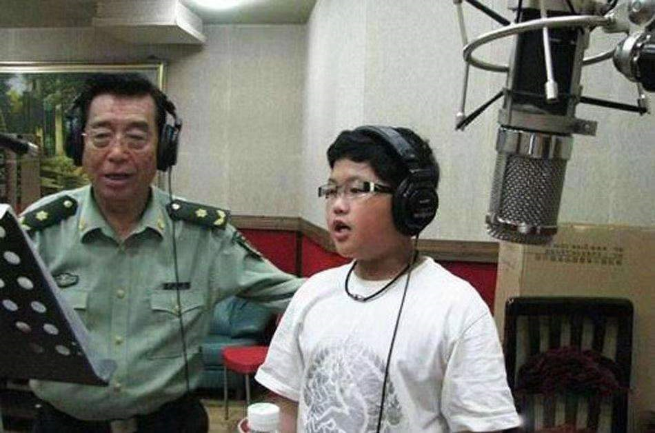 李双江53岁神秘大儿子李贺，放下成见给老父亲养老