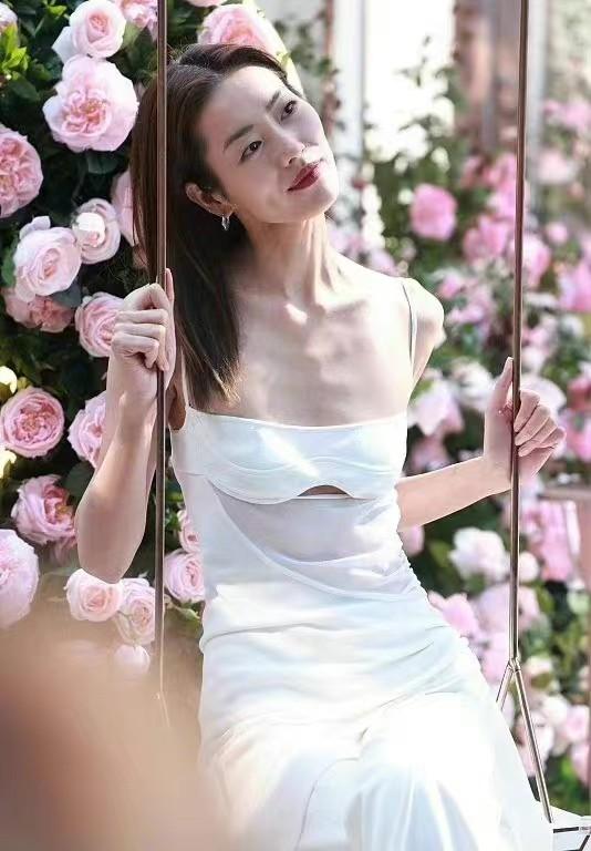 明星最新活动生图!白鹿在宝格丽活动上好惊艳,完胜刘雯张嘉倪