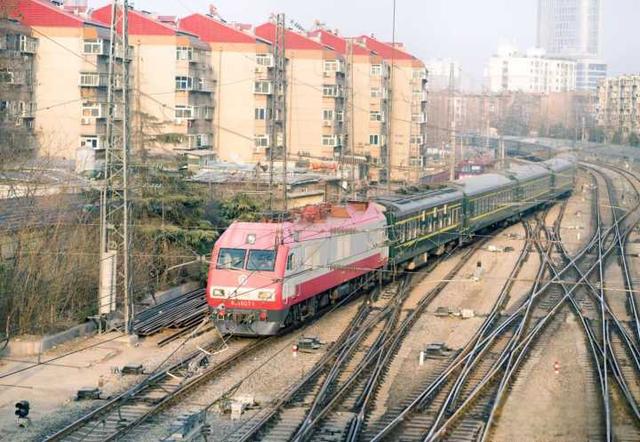 高铁大规模建设前的大量「绿皮车」去向如何?-