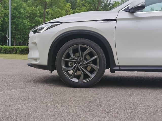 18款相比20款,英菲尼迪QX50提新款比老款屏幕灵敏了很多-