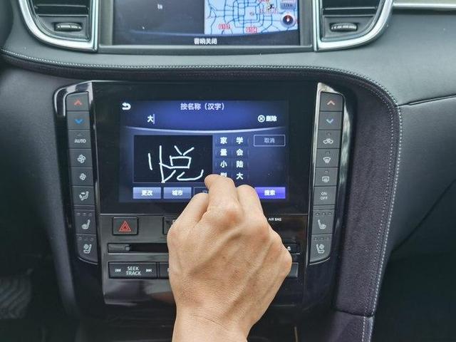 18款相比20款,英菲尼迪QX50提新款比老款屏幕灵敏了很多-